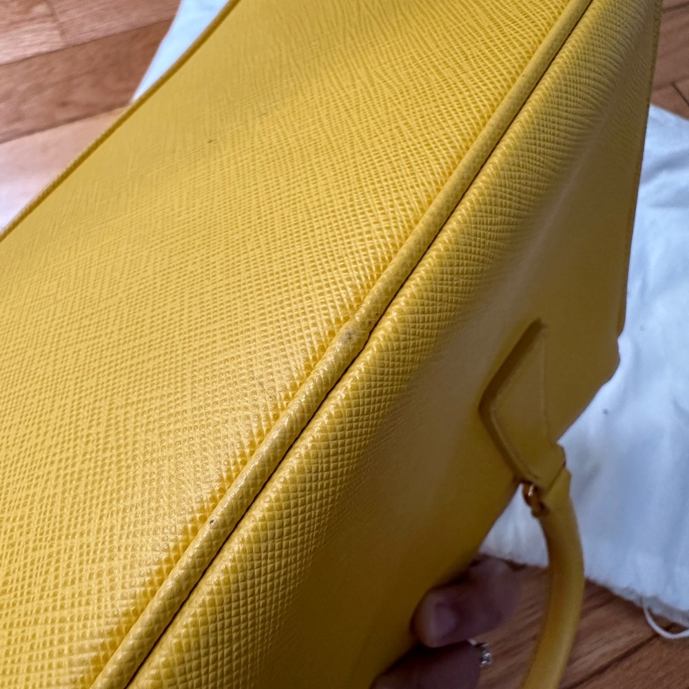 Prada Galleria Saffiano leather small-bag in Yellow - Picture 16 of 16